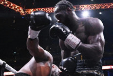 Duel Sengit di London, Deontay Wilder Menang Tipis atas Derek Chisora