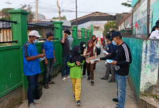 Bersama Mahasiswa Telkom dan PRIMA,Pentahelix Dayeuhkolot Bagikan Ratusan Masker : Lindungi Saluran Pernapasan